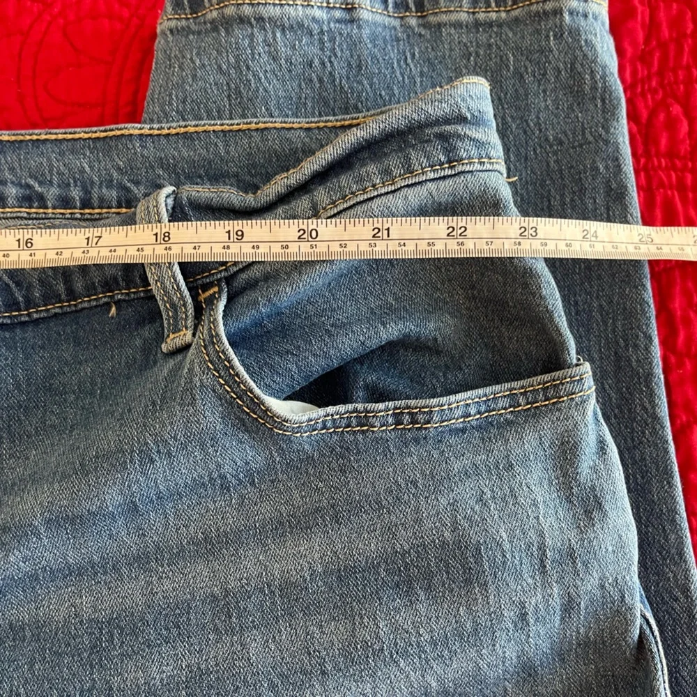Old Navy jeans. Wow mid rise boyfriend jeans 18 - Picture 6 of 7